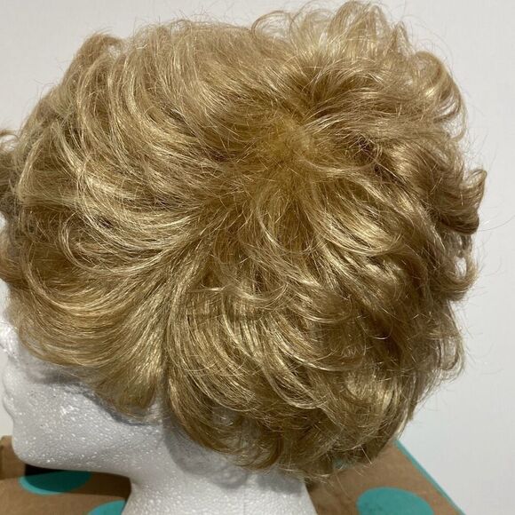 Paula Young Women's A4026 Chantal-A 4/88A Golden Wheat Wavy Short Wig NWT - Picture 4 of 6